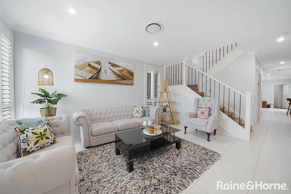 111 Mary Ann Drive, Glenfield, NSW 2167