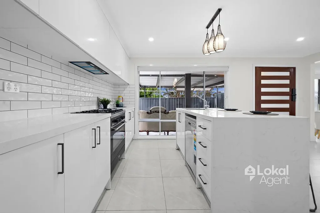 Mernda 4Zimmer Modern Family Home on 604sqm - Spacious, Stylish & Ready to Move In!