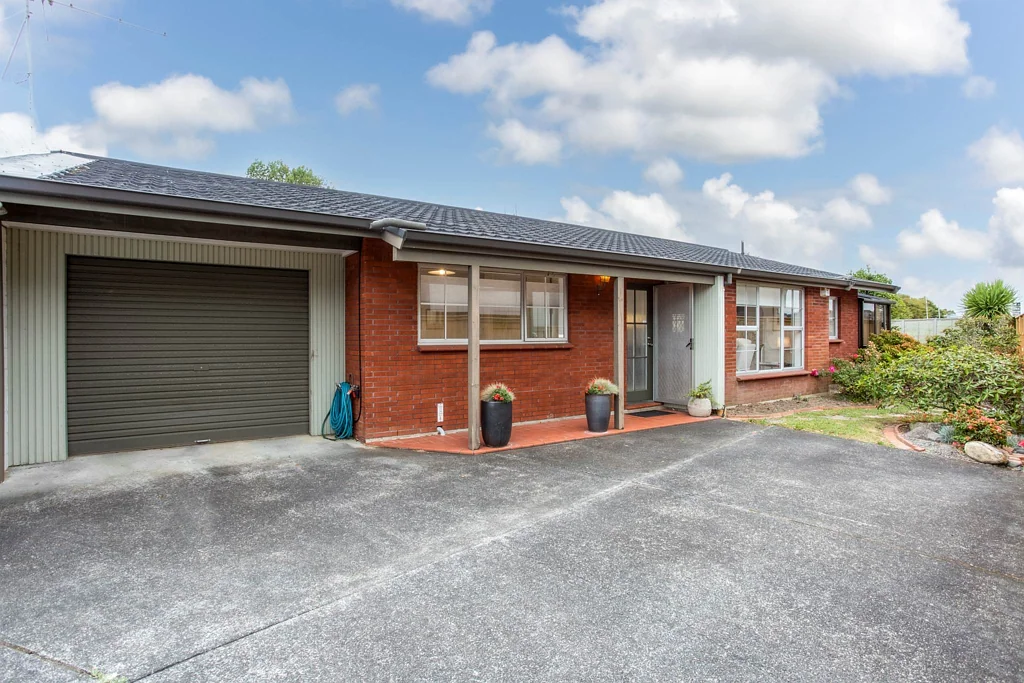 2/33 Akoranga Drive, Northcote, North Shore City, Auckland