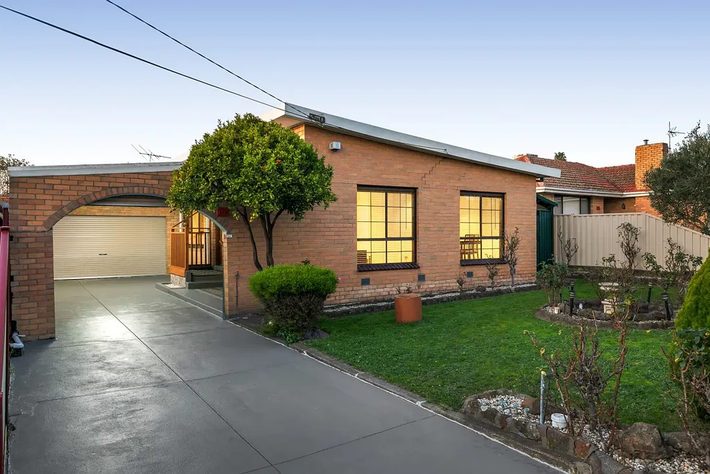 Fawkner 3部屋 Comfortable Family Proportions with a North-Facing Backyard