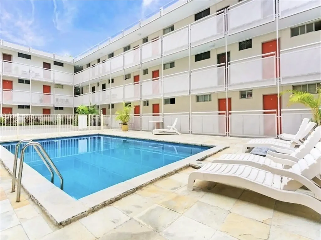 Freshy Renovated Studio with City Views! AVAILABLE NOW!
