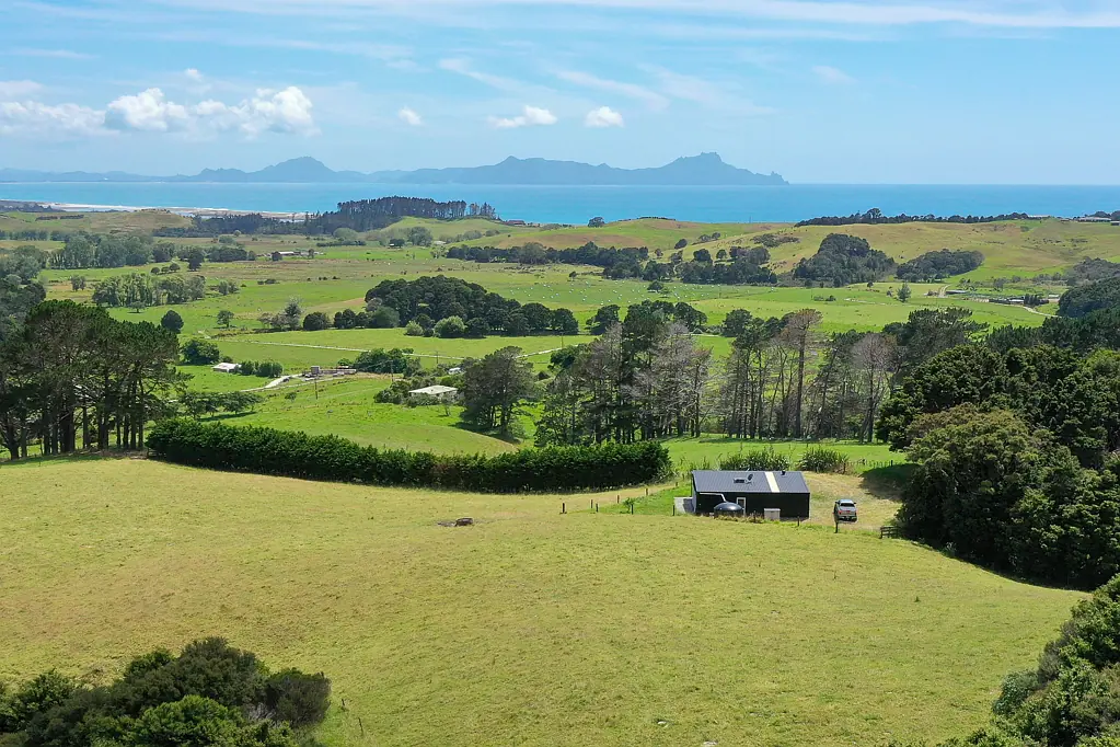Waipu  Rural Retreat with Breathtaking Coastal Views