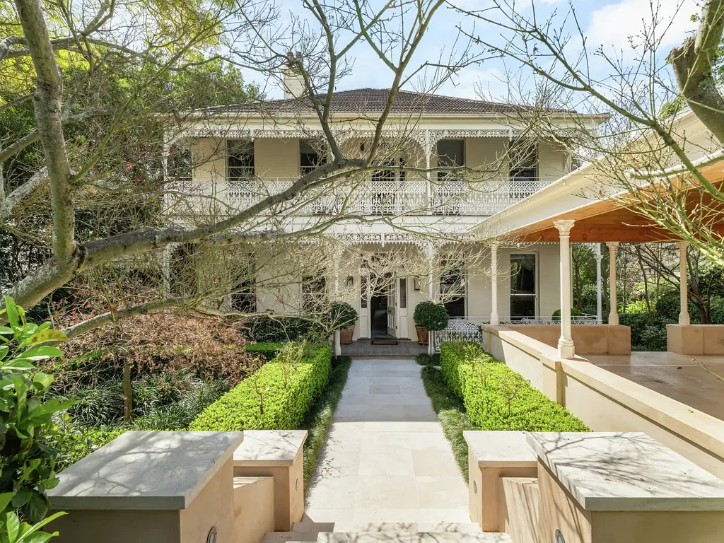 Pymble 6Zimmer Landmark Victorian Residence on Glorious 1,309sqm Grounds - Walk to Rail and PLC