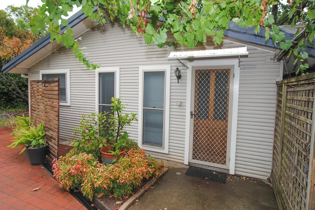 FURNISHED EAST MUDGEE PRIVATE STUDIO