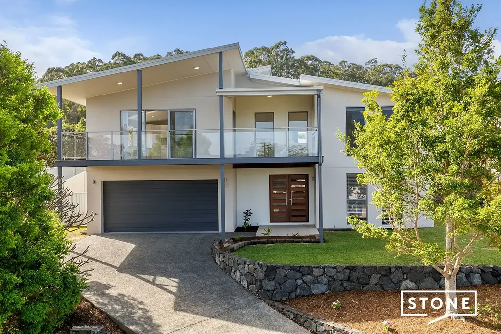 North Boambee Valley 4 Slaapkamer Elevated Family Home with Panoramic Mountain and Valley Views