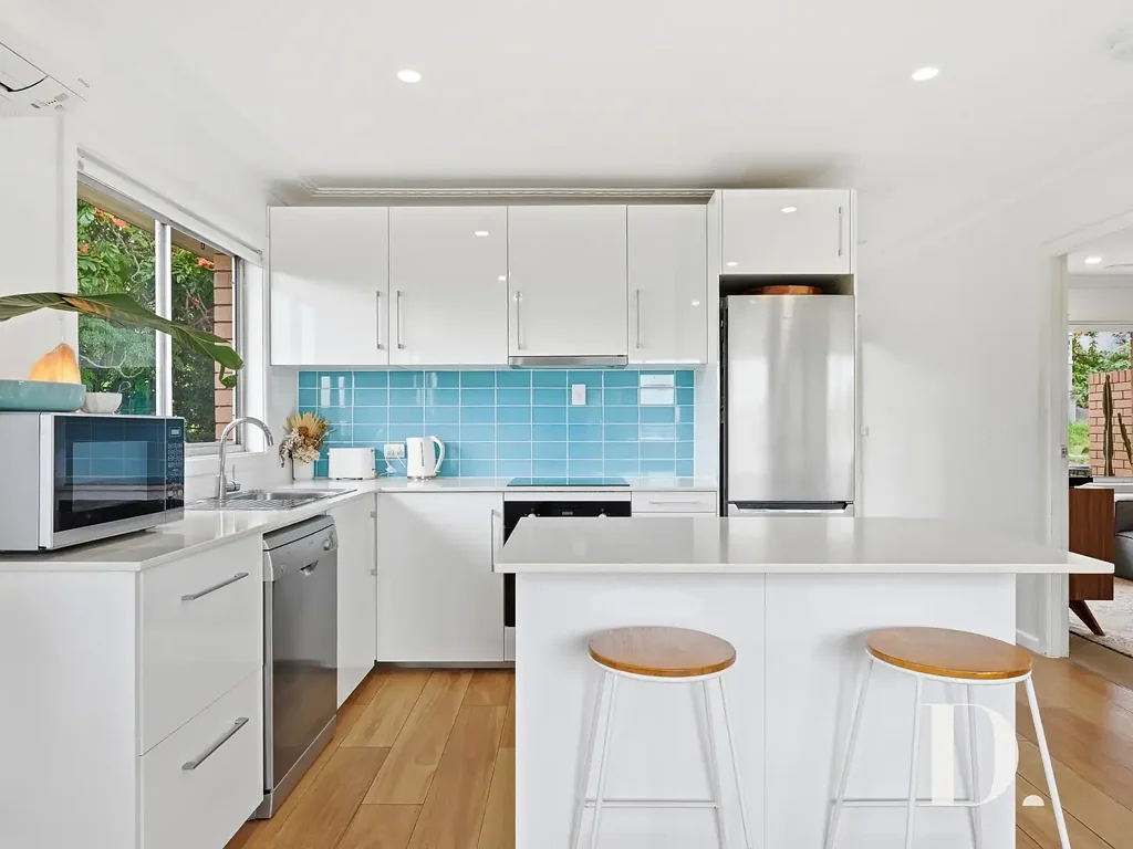 Coastal Comfort in a Prime Jetty Location
