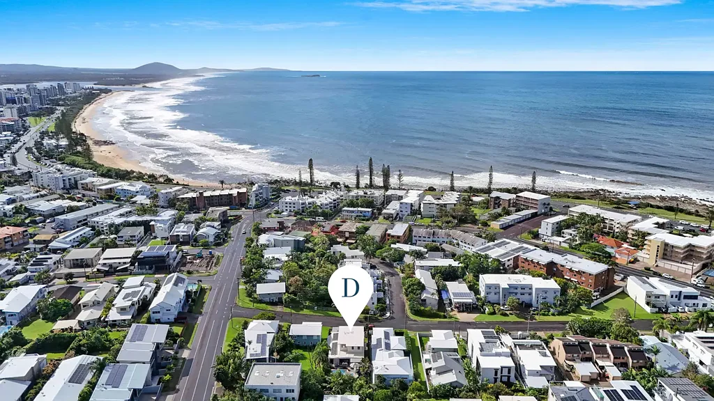 Alexandra Headland 4房  Golden Triangle Beachside Beauty- Dual Living, Pool & Prime Zoning