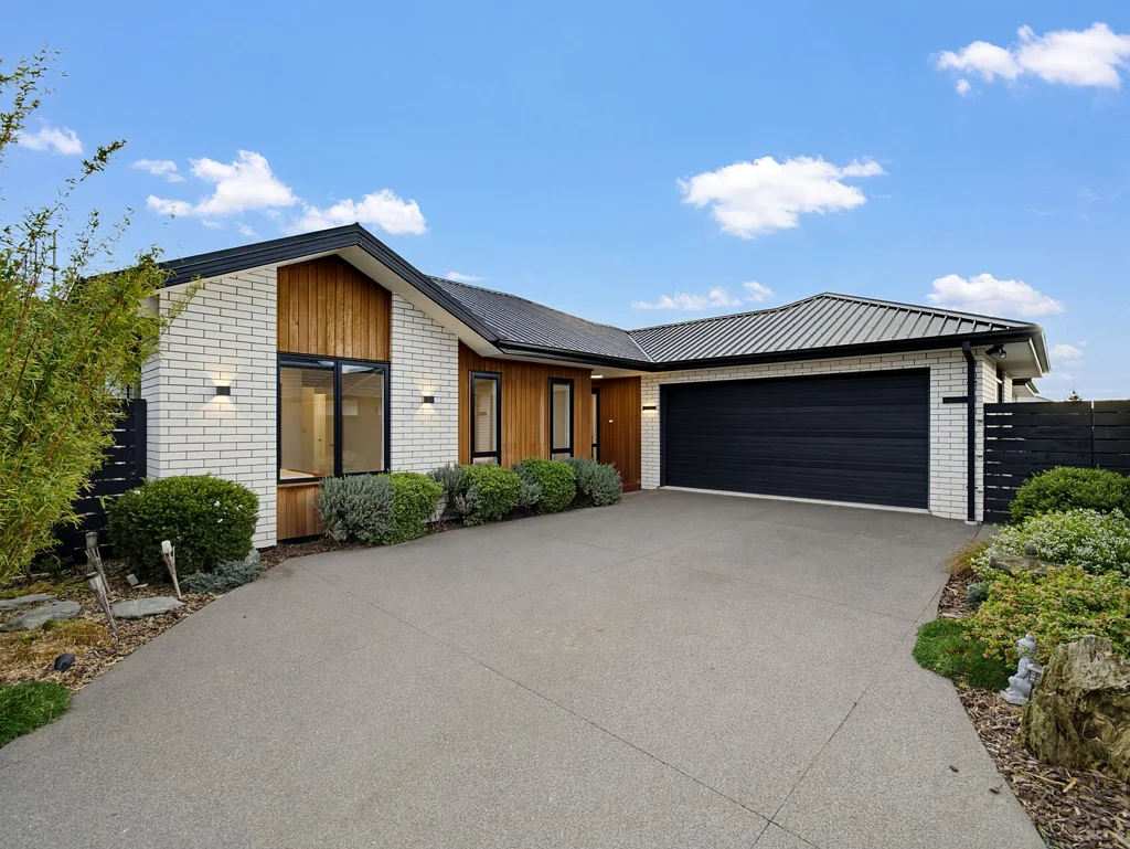 Wigram 3Moenga Upgraded Living In Desirable Location!