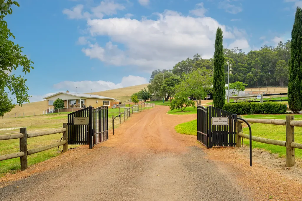 Balingup Rural lifestyle with equestrian facilities - 8 acres near Balingup and Bridgetown