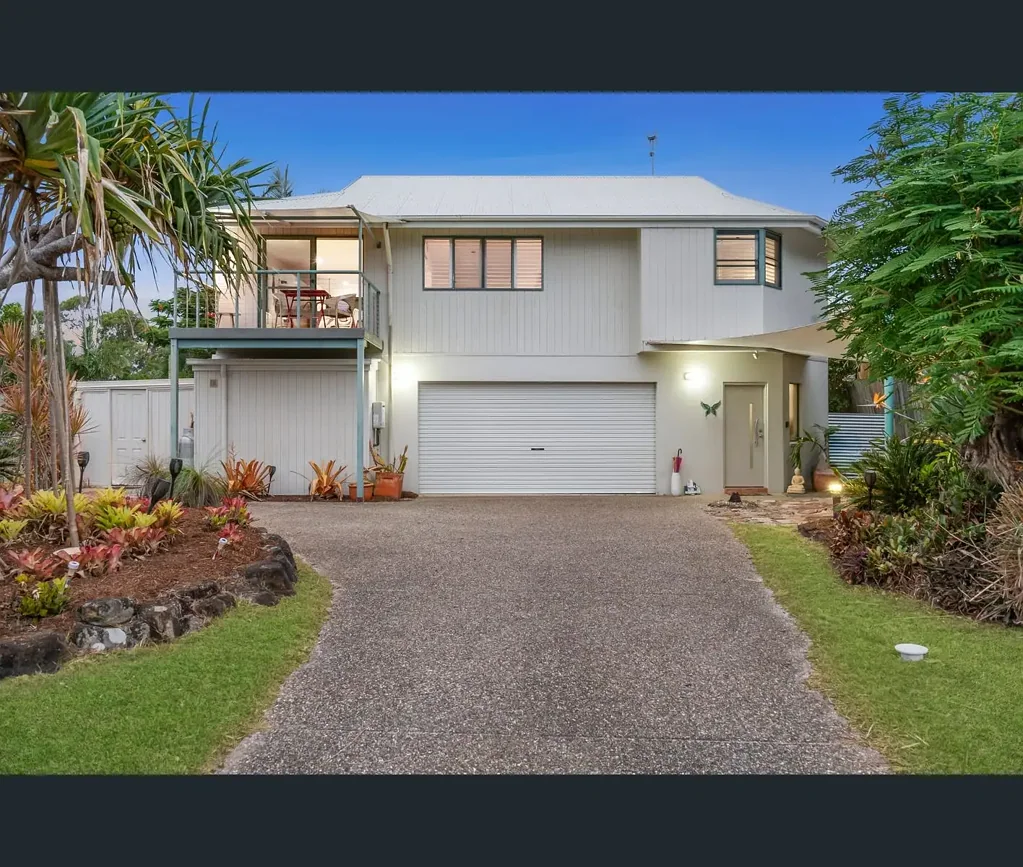Peregian Beach 5房  2 STOREY RESORT - DUAL LIVING!