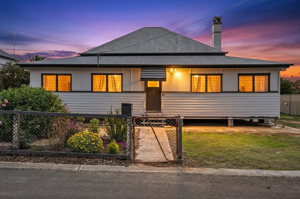 Warwick 3Kwarto Quiet living with CBD convenience!
