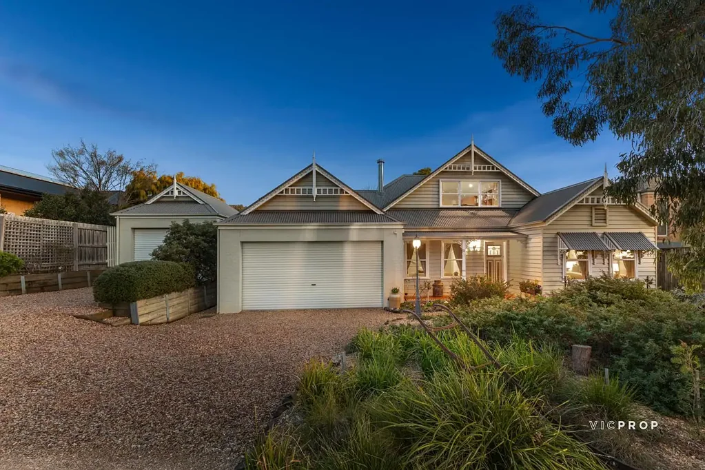 10 Butlers Road, Ferntree Gully, VIC 3156