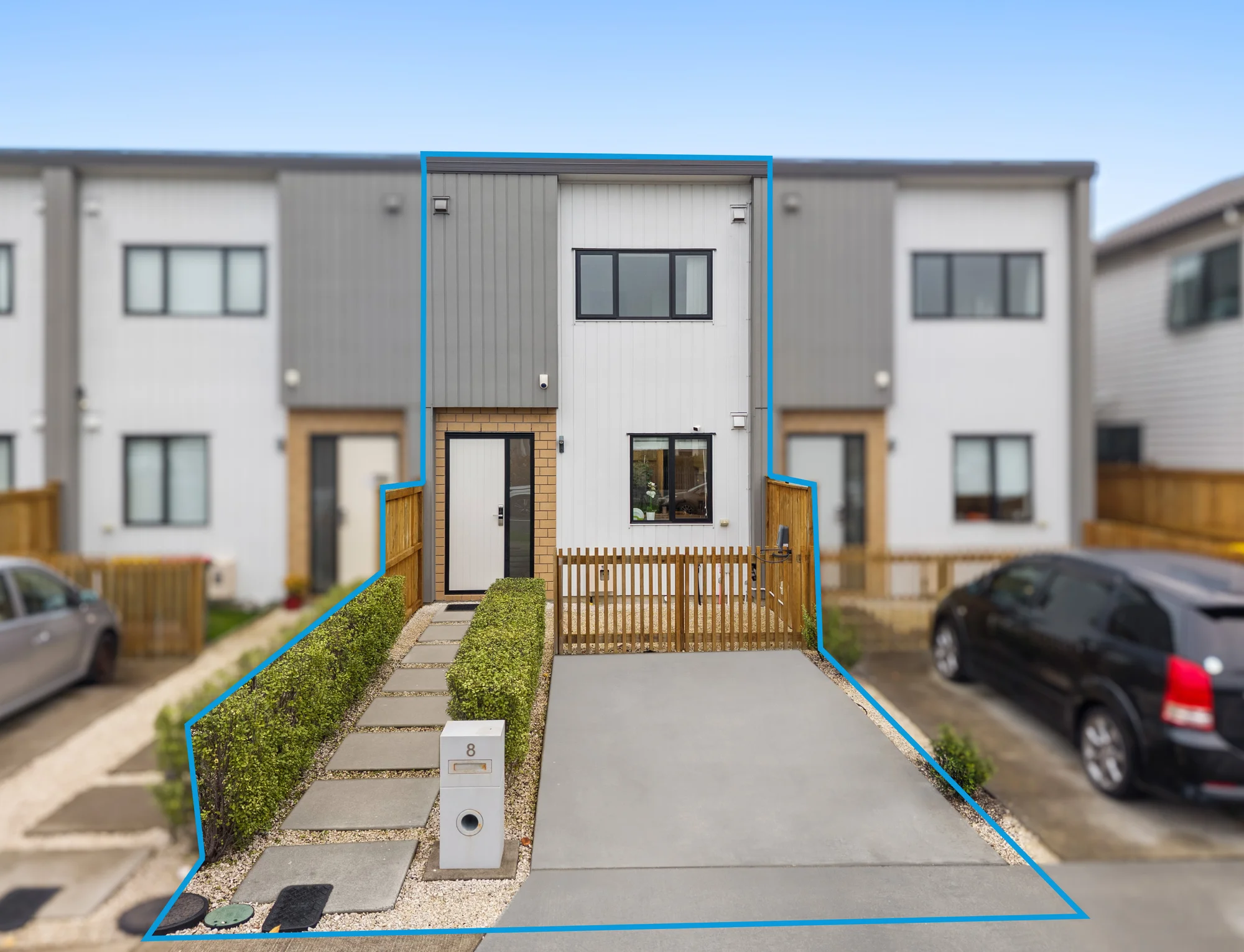 Flat Bush 2Zimmer 2 Ensuites!Freehold! Affordable!