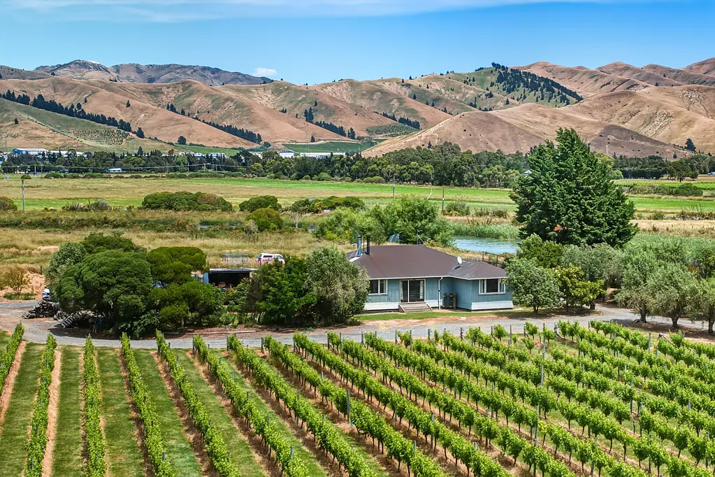 Blenheim Central River front lifestyle bock - 10 mins to town