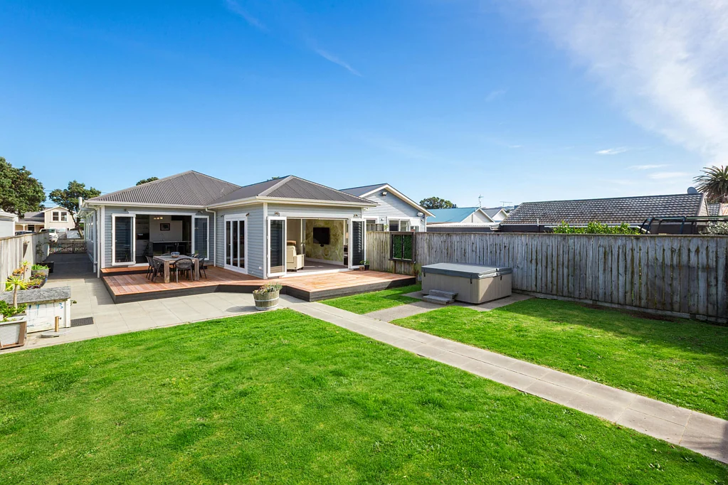 Miramar 4 Bedroom FAMILY PERFECTION IN A PRIME LOCATION