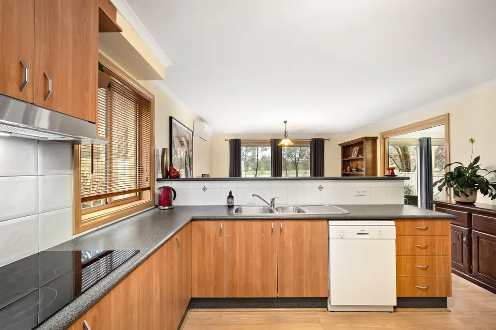 Bruce 3房  Spacious, Stylish & Perfectly Positioned in the Heart of Bruce!