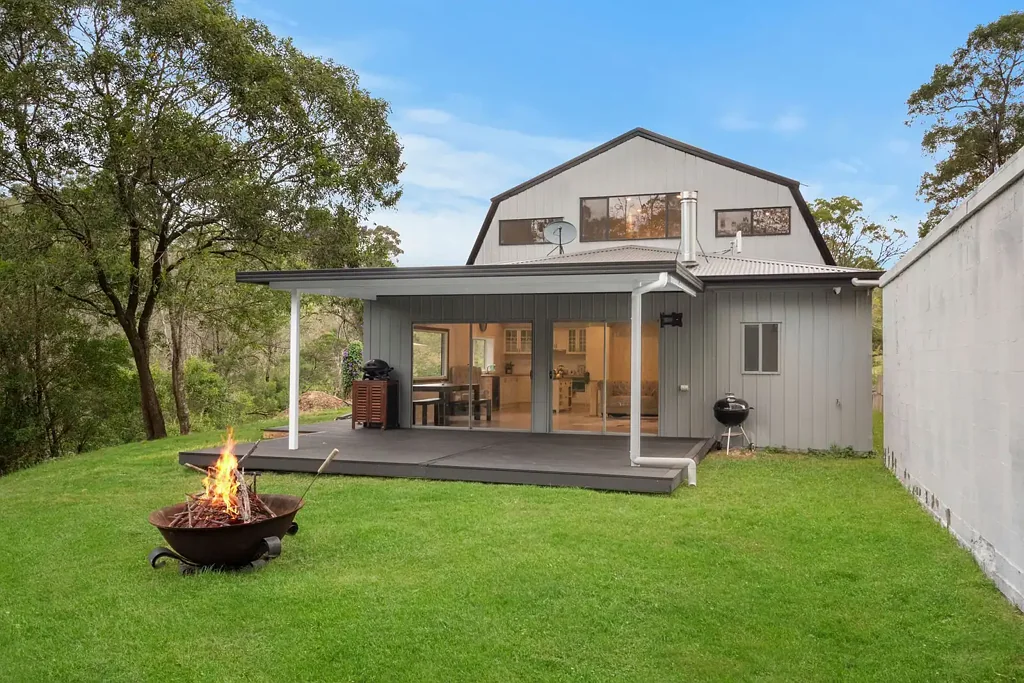 Kurrajong Hills 2房 Kurrajong Hills高地私享 122 Hermitage Road 隐居视野 丛林娱乐 自然环绕 宁静生活 Acreage Living with Character Comfort and Privacy