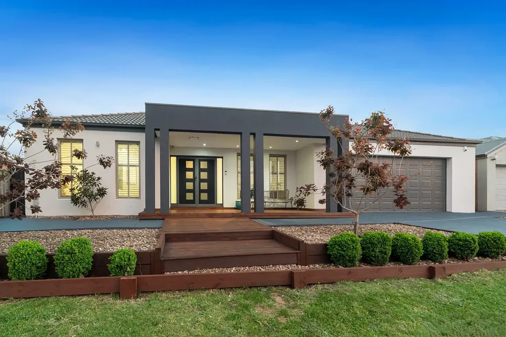 Craigieburn 4 Bedroom Immaculate Family Living on a Generous 700m² Allotment