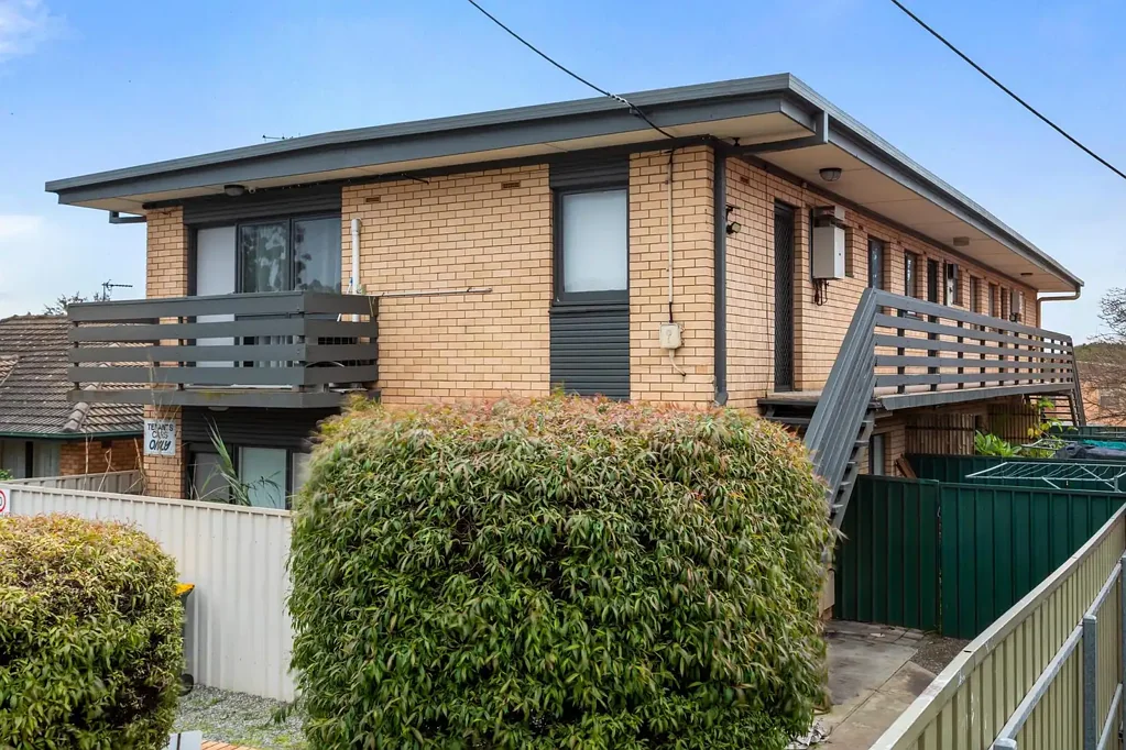 Bedford Park 2chambre Elevated Living with Coastal Glimpses in Prime Bedford Park Location