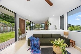 181 Point View Drive, East Tamaki Heights, Manukau City