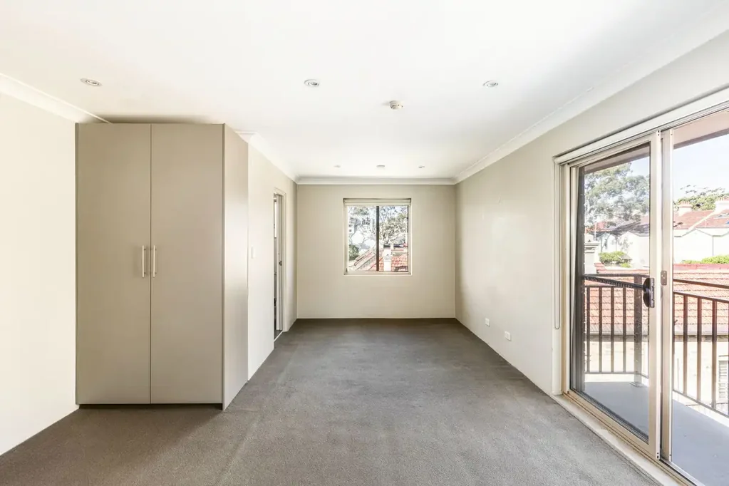 Light & bright studio / admired city-fringe pocket