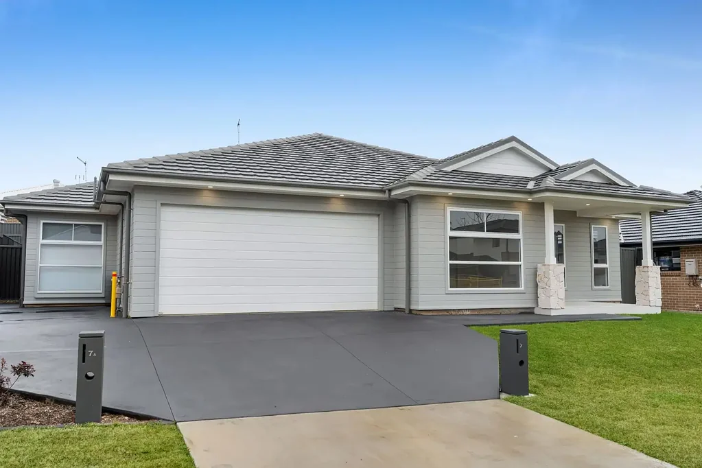 7 & 7a White Oak Street, Tahmoor, NSW 2573