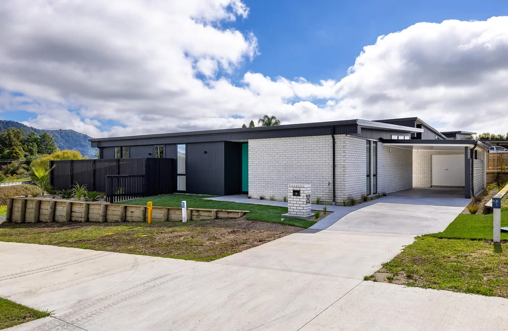 Ngaruawahia 4房  Mid-Century Style Meets Modern Living