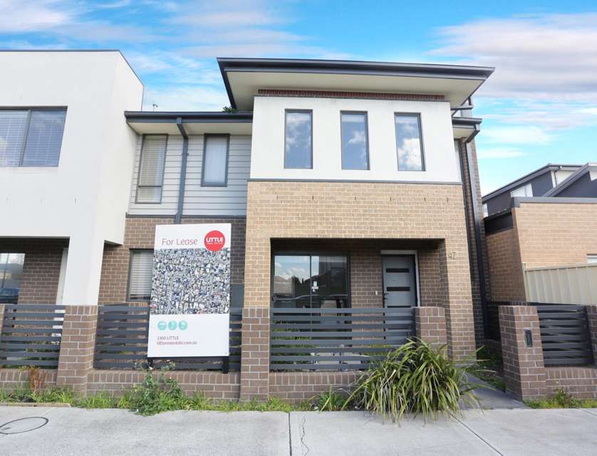 47 Acland Street, Craigieburn, VIC 3064, 3 Bedrooms, 3 Bathrooms, Townhouse