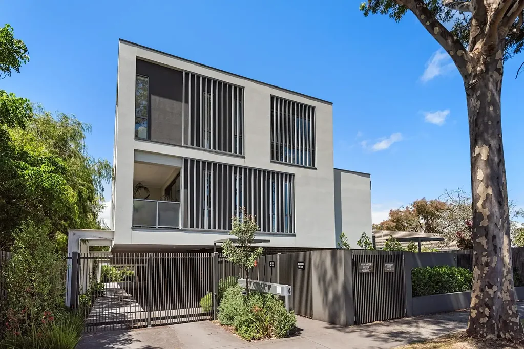 BOUTIQUE TOWNHOUSE | LIFESTYLE LIVING ON THE PARK
