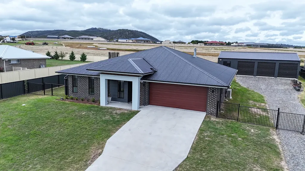 10 Parkes Drive, Tenterfield, NSW 2372