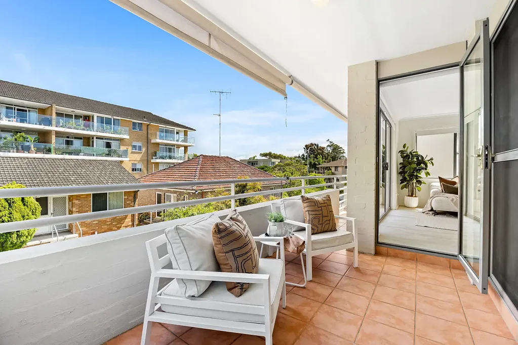 Dee Why 2ਬੈੱਡਰੂਮ A Spacious Coastal Retreat - Move-in Ready and only 150m from the Sand!!