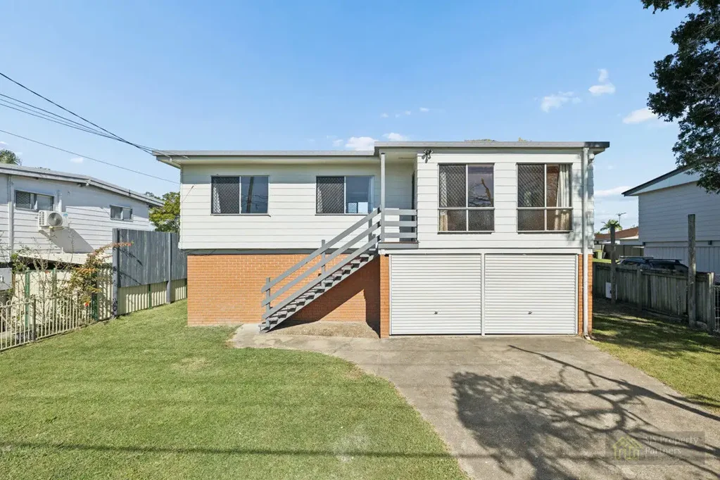 Crestmead 3房 727平方米带侧面通道的家庭住宅 Family Home on 727sqm with Side Access