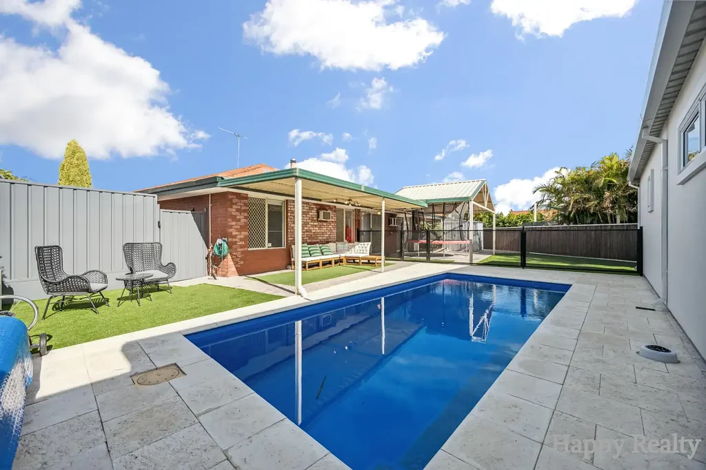 Canning Vale 6Moenga Dual Living Delight: Main Home + Brand-New Granny Flat