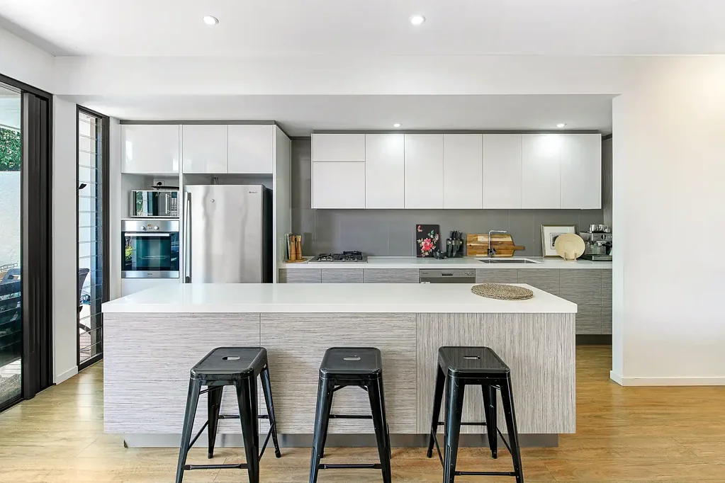 Carefree Harbourfront Lifestyle at Paradise Point