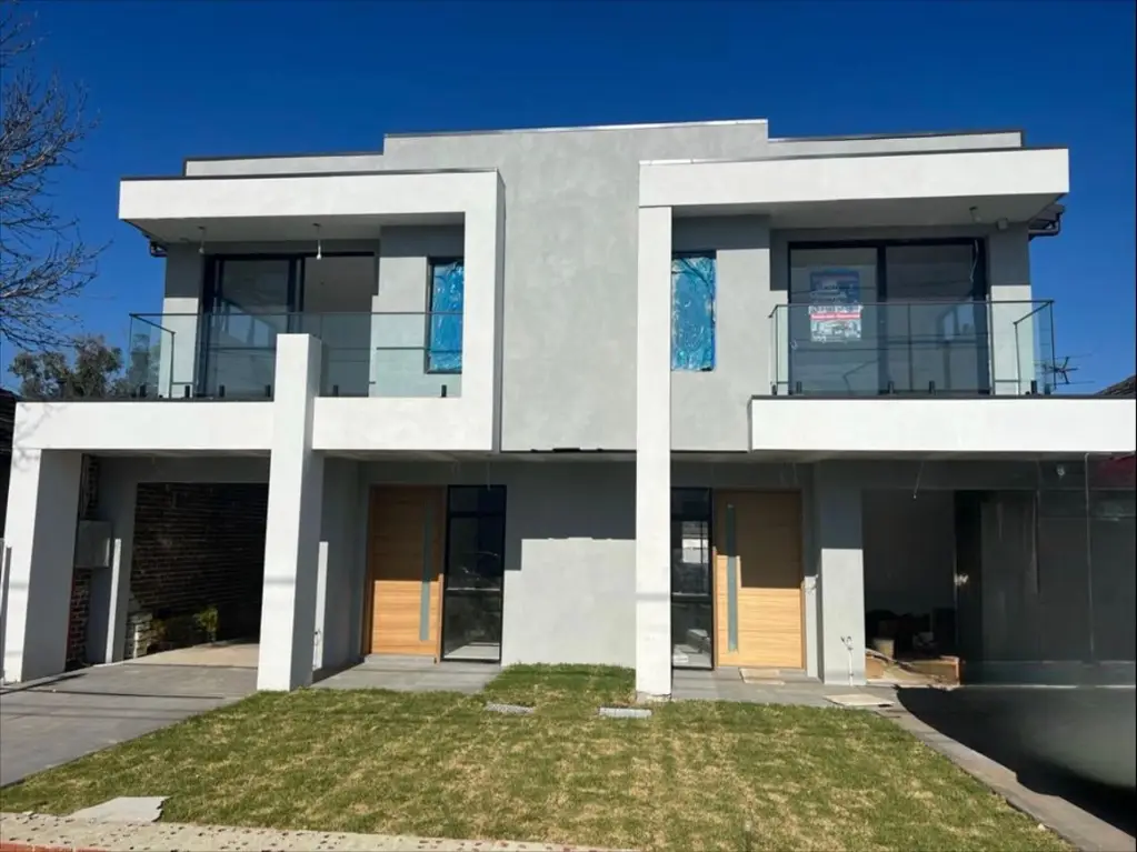 NEW DUPLEX IN PRIME LOCATION!