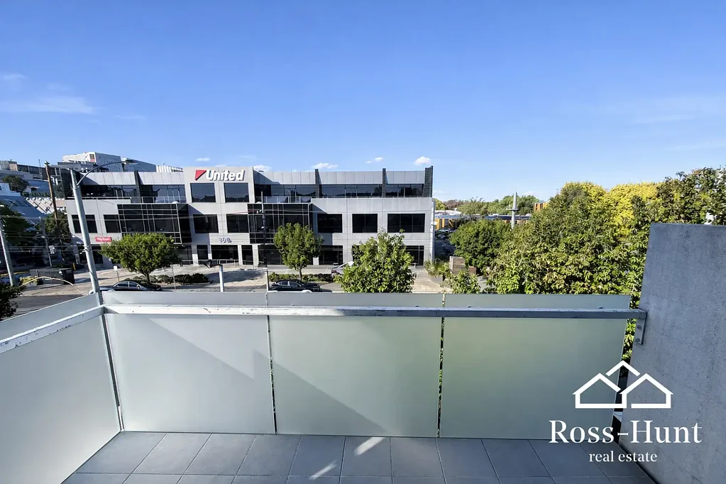 Hawthorn 1ਬੈੱਡਰੂਮ Light-Filled 2 Level Living in a Prime Glenferrie Road Location