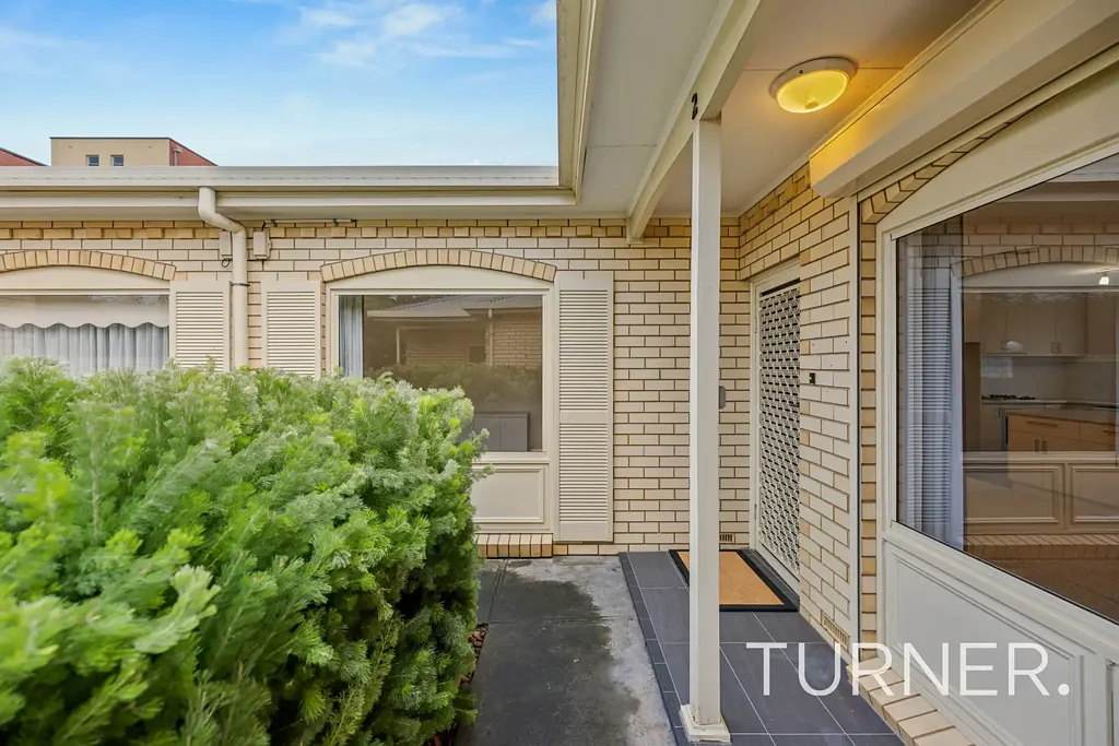 3 BEDROOM HOMETTE CLOSE TO ALL GLENELG HAS TO OFFER