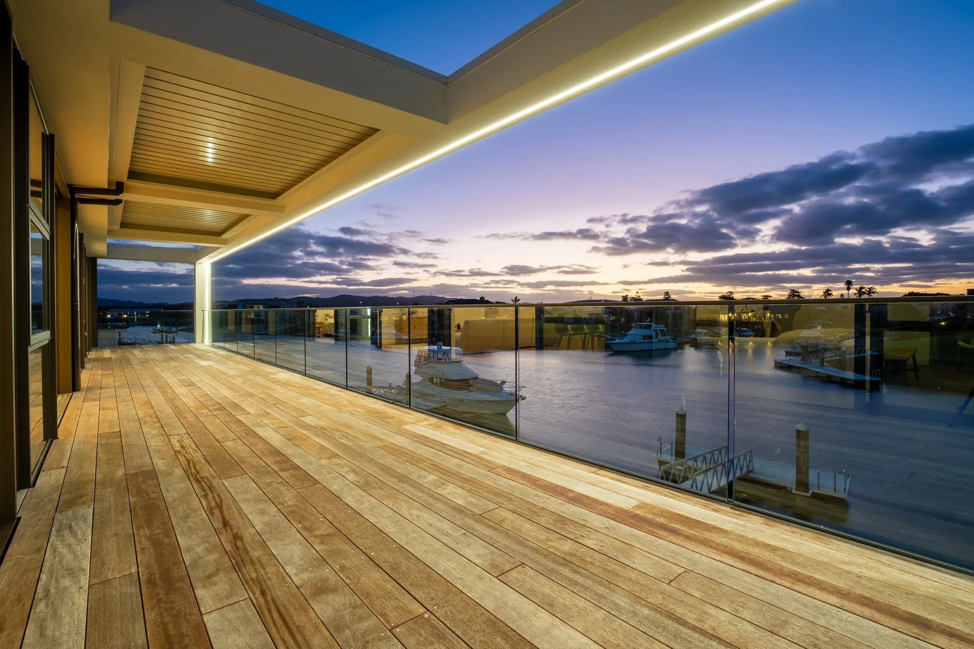 One Tree Point 5कमरा Fisherman's friend - stunning waterfront living