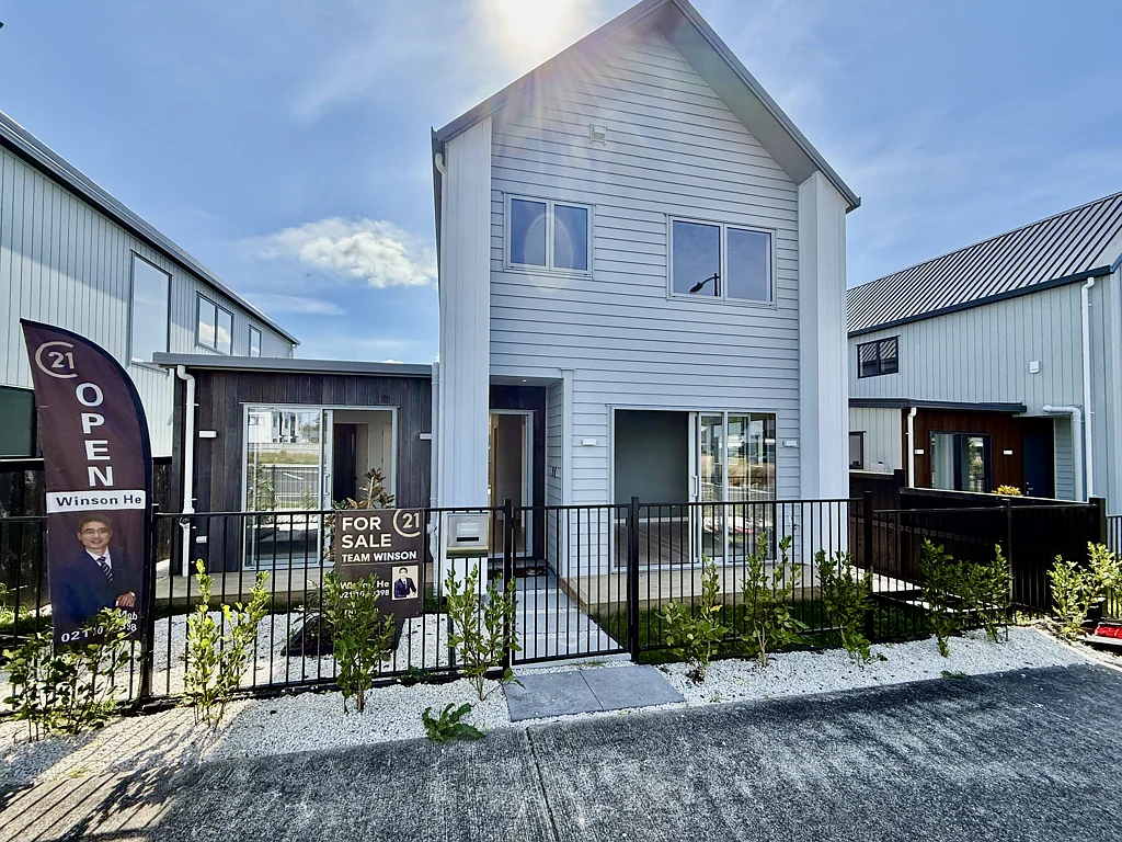 Kumeu 4房  Huapai's Modern Retreat ! Two En Suites !