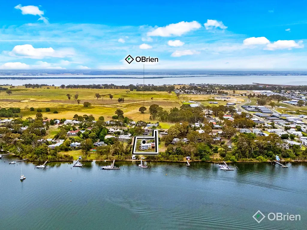 Paynesville 4غرفة نوم Lakeside Luxury With Uninterrupted Waterfront Views