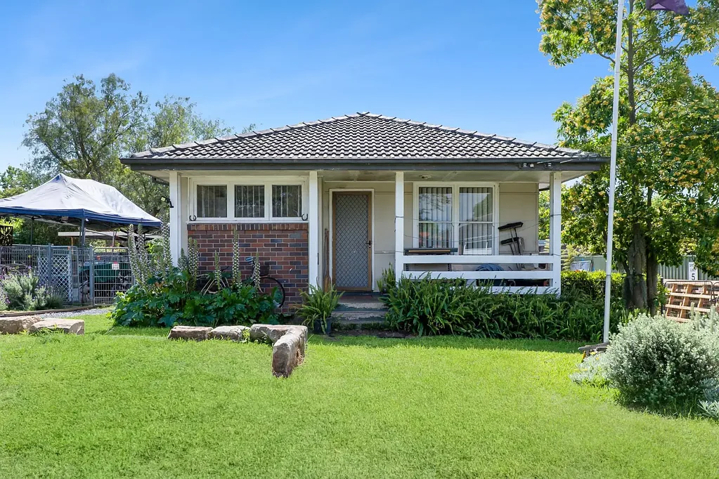 North Richmond 3कमरा Generous 695.6sqm Block with R3 Zoning & Exciting Potential!