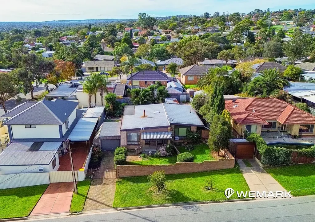 Spacious Family Living in the Heart of Para Hills!