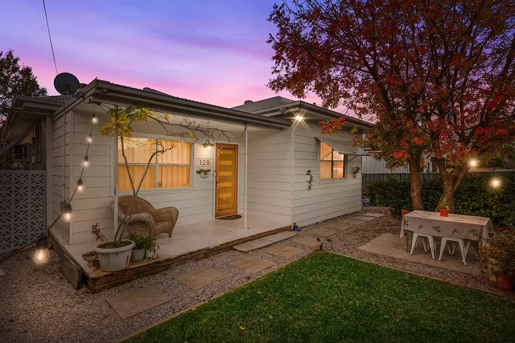 Mudgee 3Moenga Central Cottage with Designer Touches and Timeless Warmth