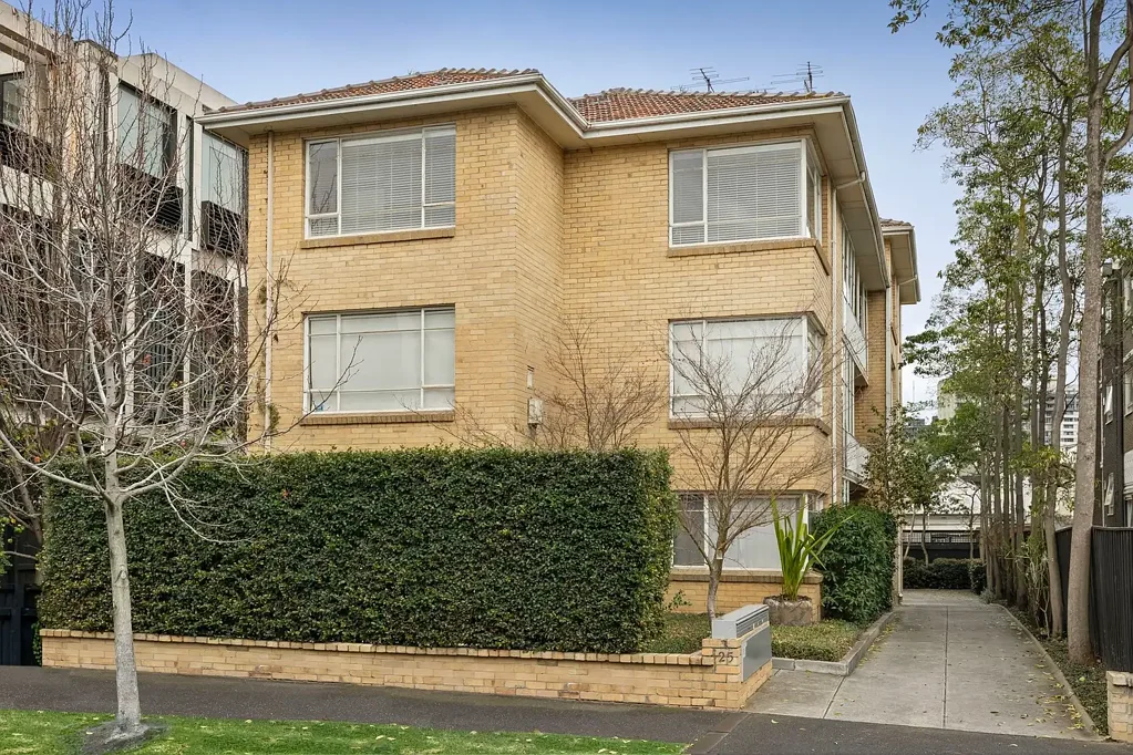 South Yarra 2 Bedroom Top blonde in town