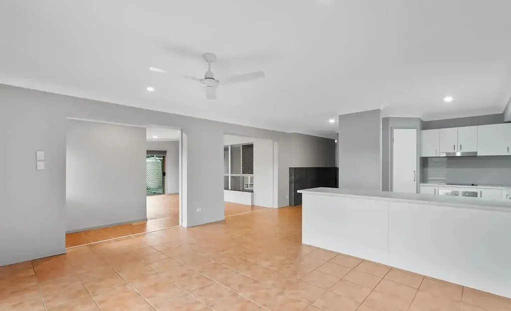 Spacious 6-Bedroom Family Home with Pool in Quiet Cul-de-Sac