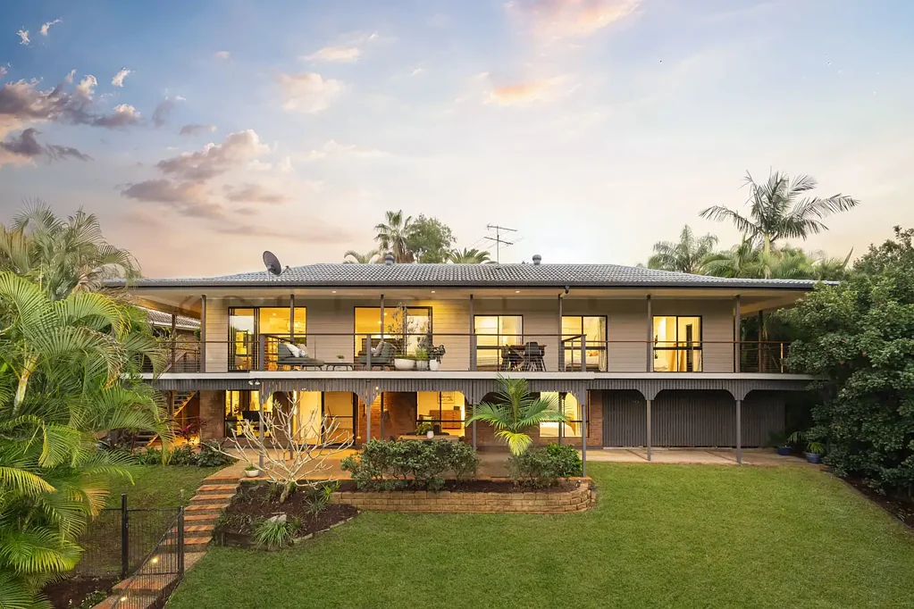 Kenmore Hills 6ห้องนอน Renovated family sanctuary with space for multi-generational living