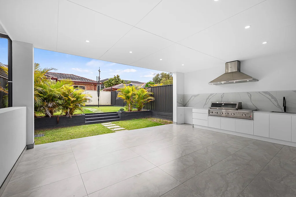 Mortdale 5कमरा LARGE FULL BRICK DUPLEX