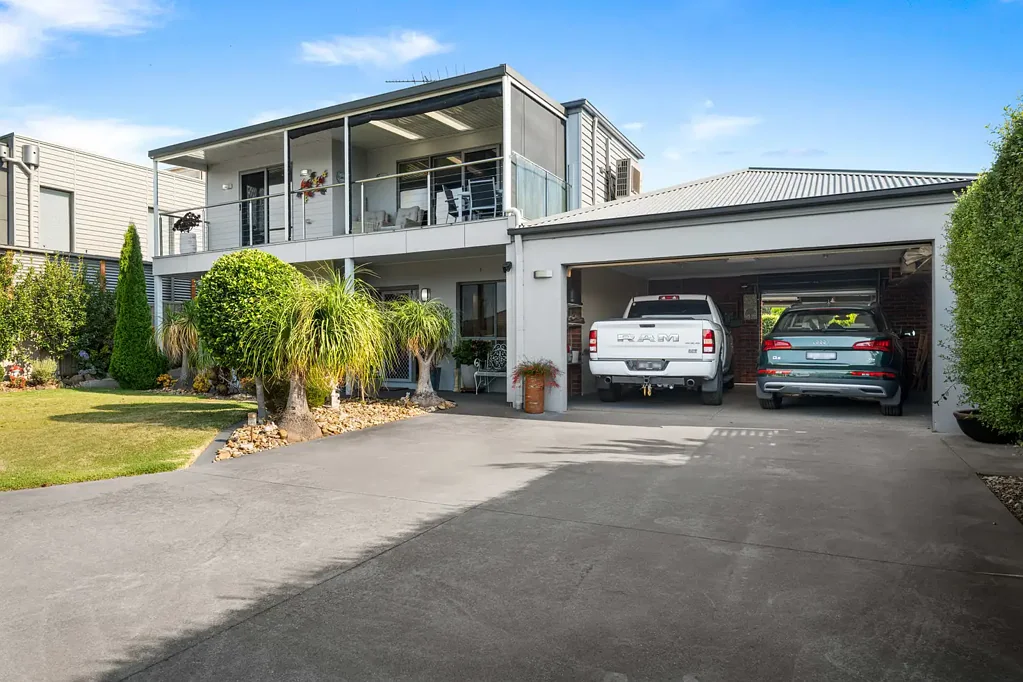 Clifton Springs 4房  Elevated Family Living with Breathtaking Bay & You Yangs Vistas