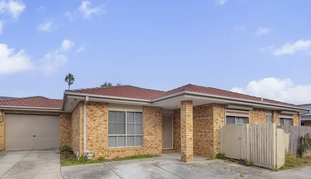 NEWLY REFURBISHED TOWNHOUSE
