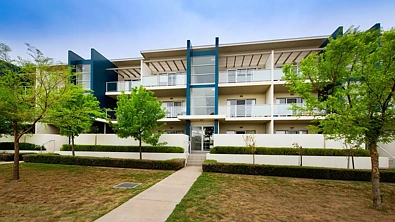 Franklin 2chambre North facing Top Floor Apartment on Light Rail Strip